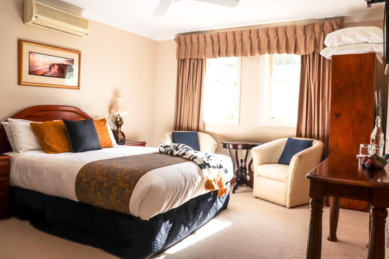 Plumes Boutique Bed & Breakfast Tamworth Exterior photo
